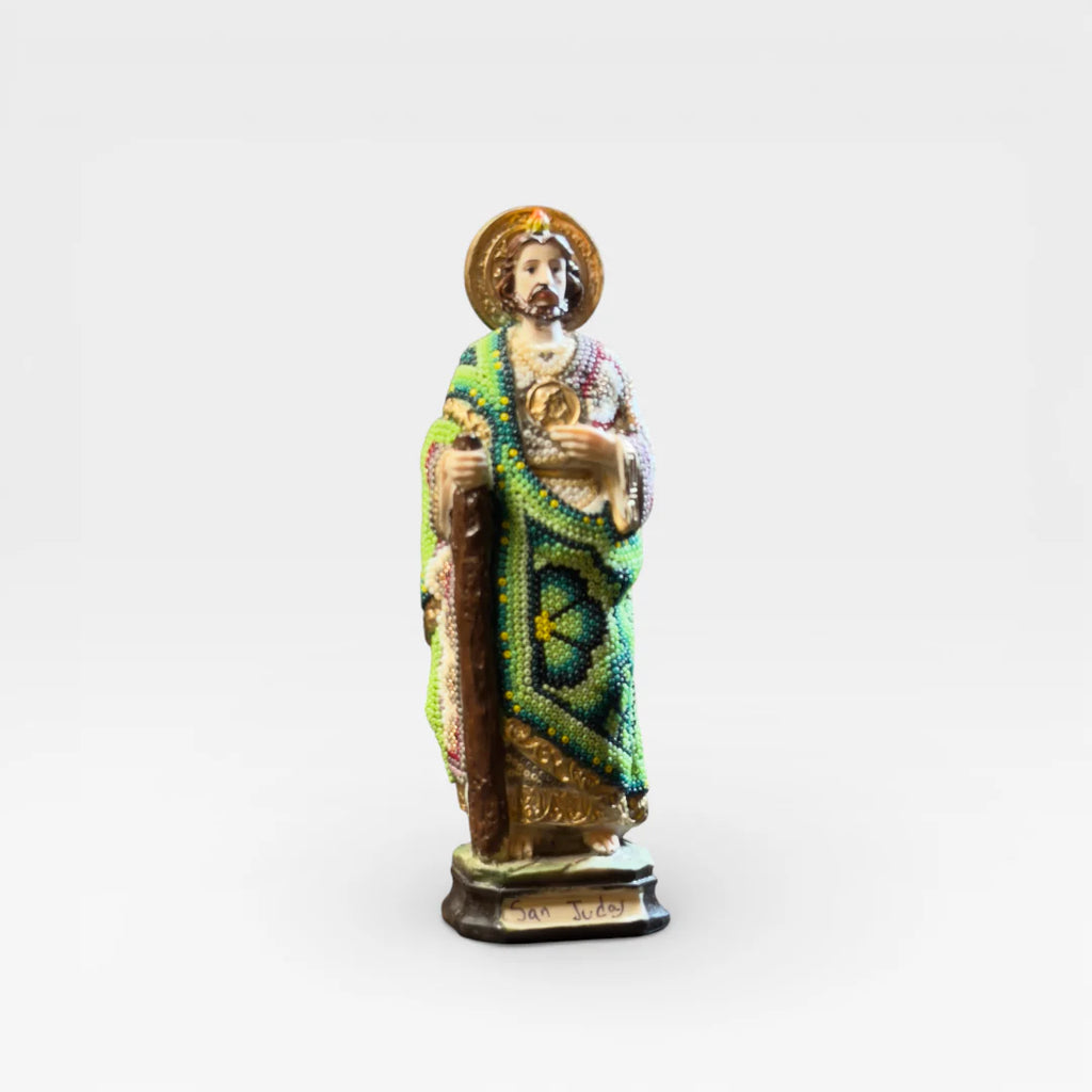 Figura de Chaquira Huichol: San Judas Tadeo Verde y Amarillo con Patrón Geométrico