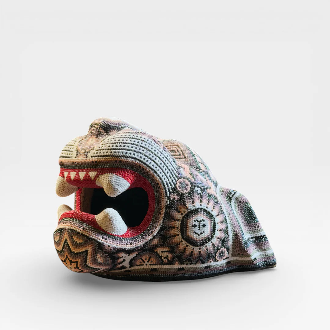 Figura de Chaquira Huichol: Jaguar Marrón Crema Patrón Geométrico y Boca Roja