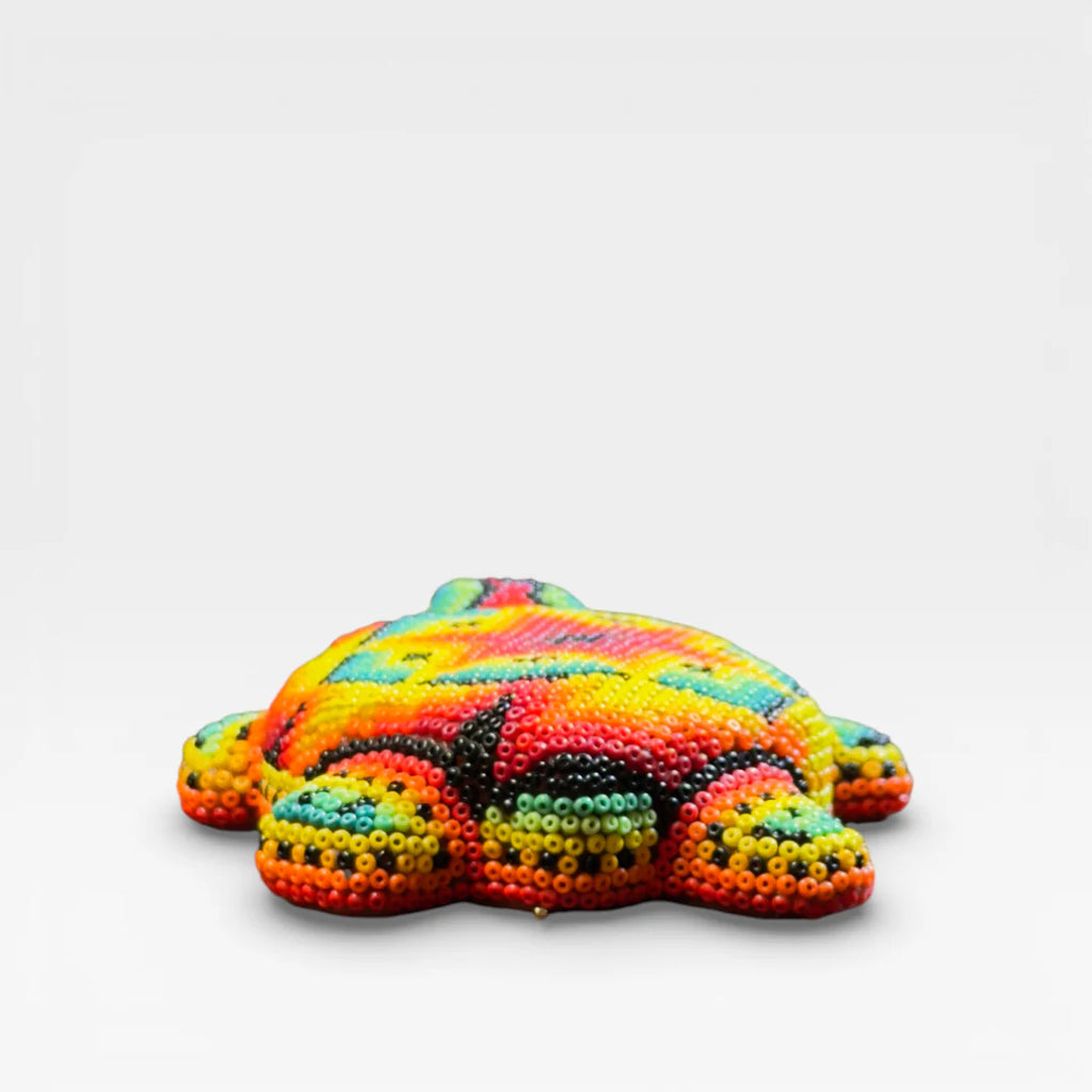 Figura de Chaquira Huichol: Tortuga Rojo, Amarillo y Turquesa Patrón Ondulado