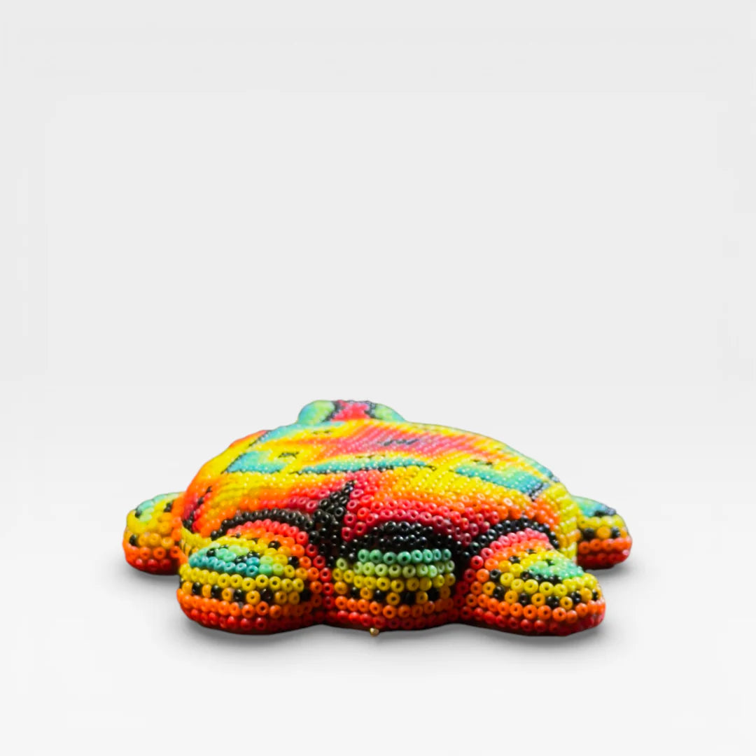 Figura de Chaquira Huichol: Tortuga Rojo, Amarillo y Turquesa Patrón Ondulado