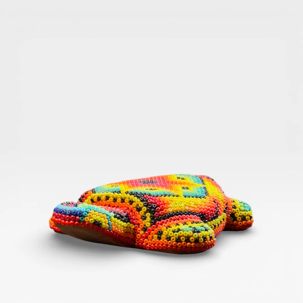 Figura de Chaquira Huichol: Tortuga Rojo, Amarillo y Turquesa Patrón Ondulado