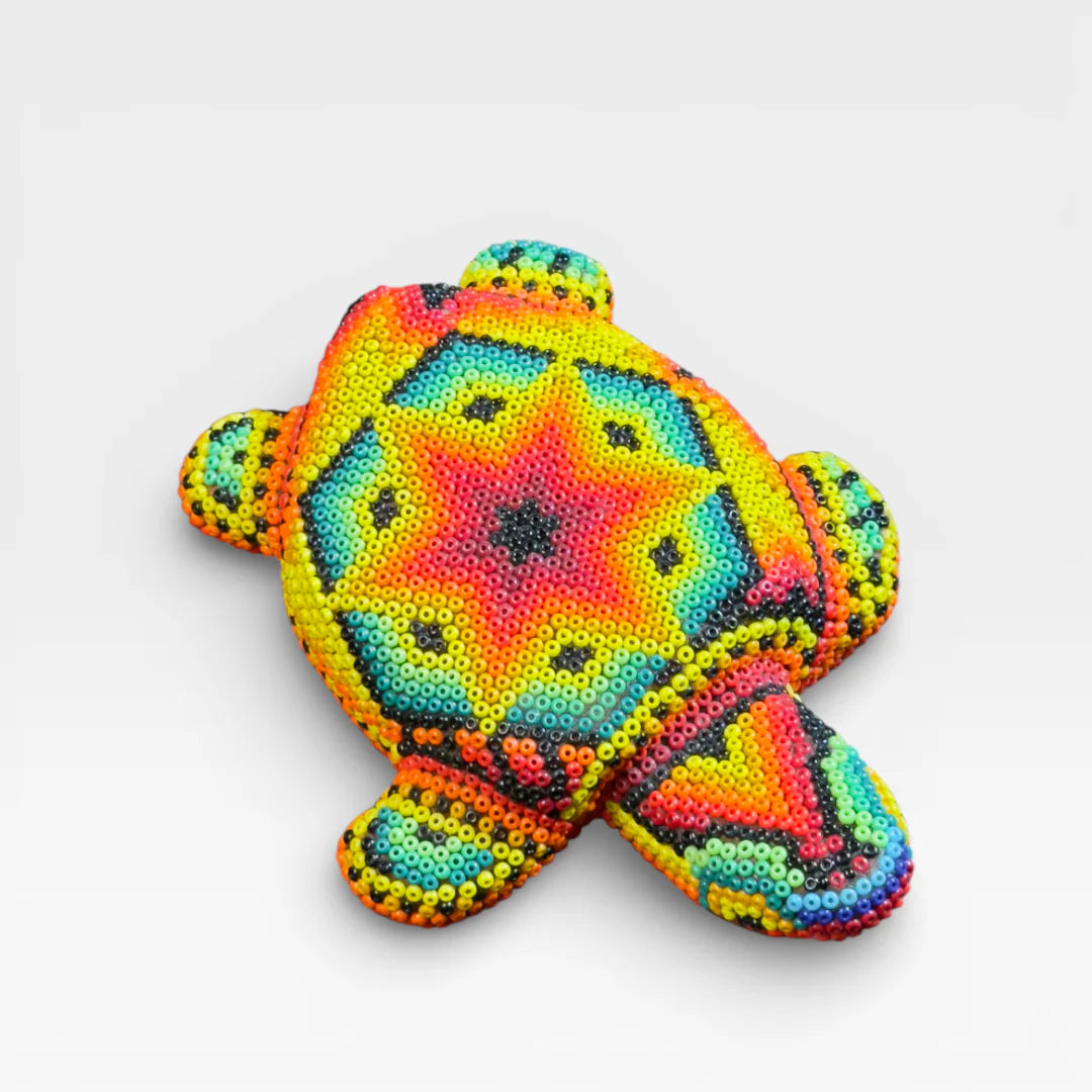 Figura de Chaquira Huichol: Tortuga Rojo, Amarillo y Turquesa Patrón Ondulado