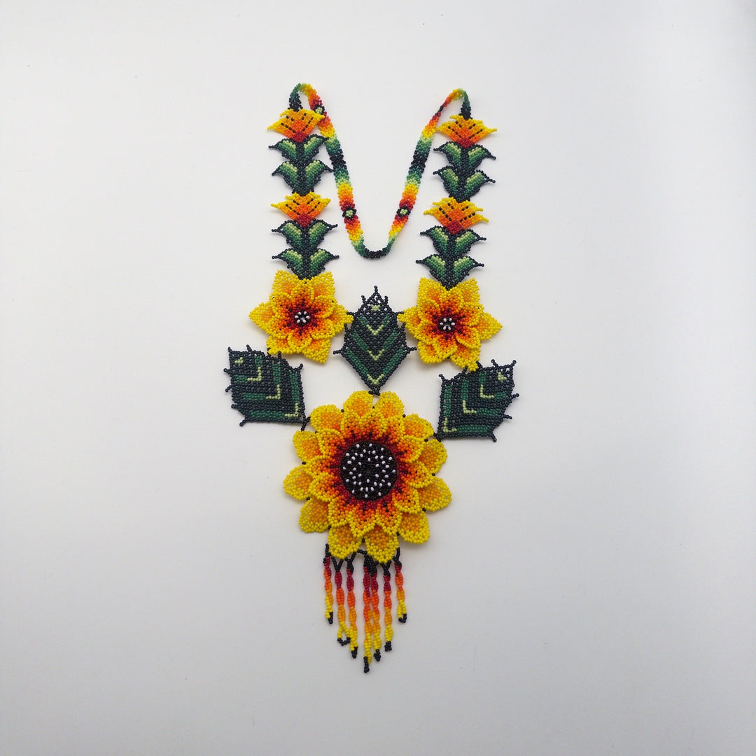 Collar Floral Con Chaquira Huichol - Arte Huichol Wixárika