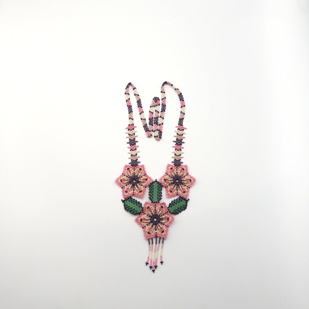 Collar Flores Huichol Chaquira Rosa - Arte Huichol Wixárika