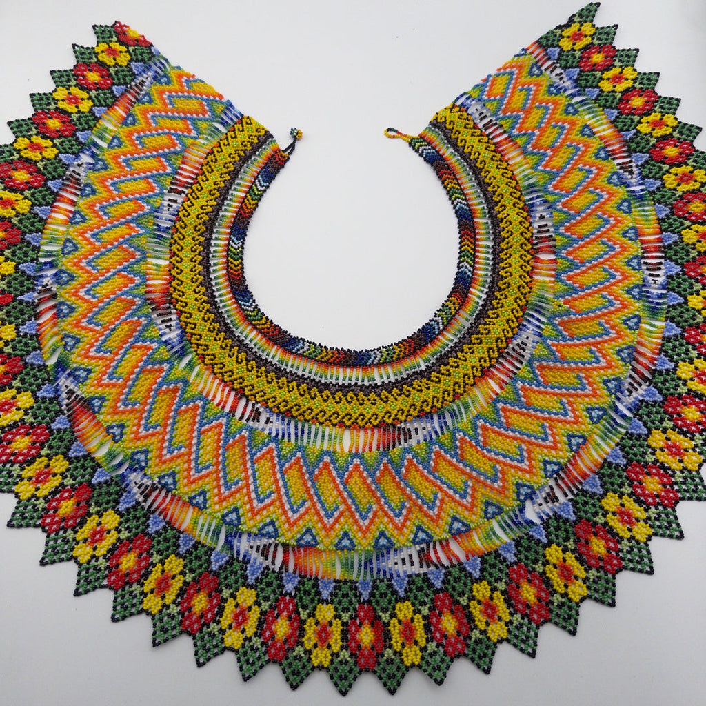 Collar Huichol Chaquira Multicolor Radiante - Arte Huichol Wixárika - Vista 2