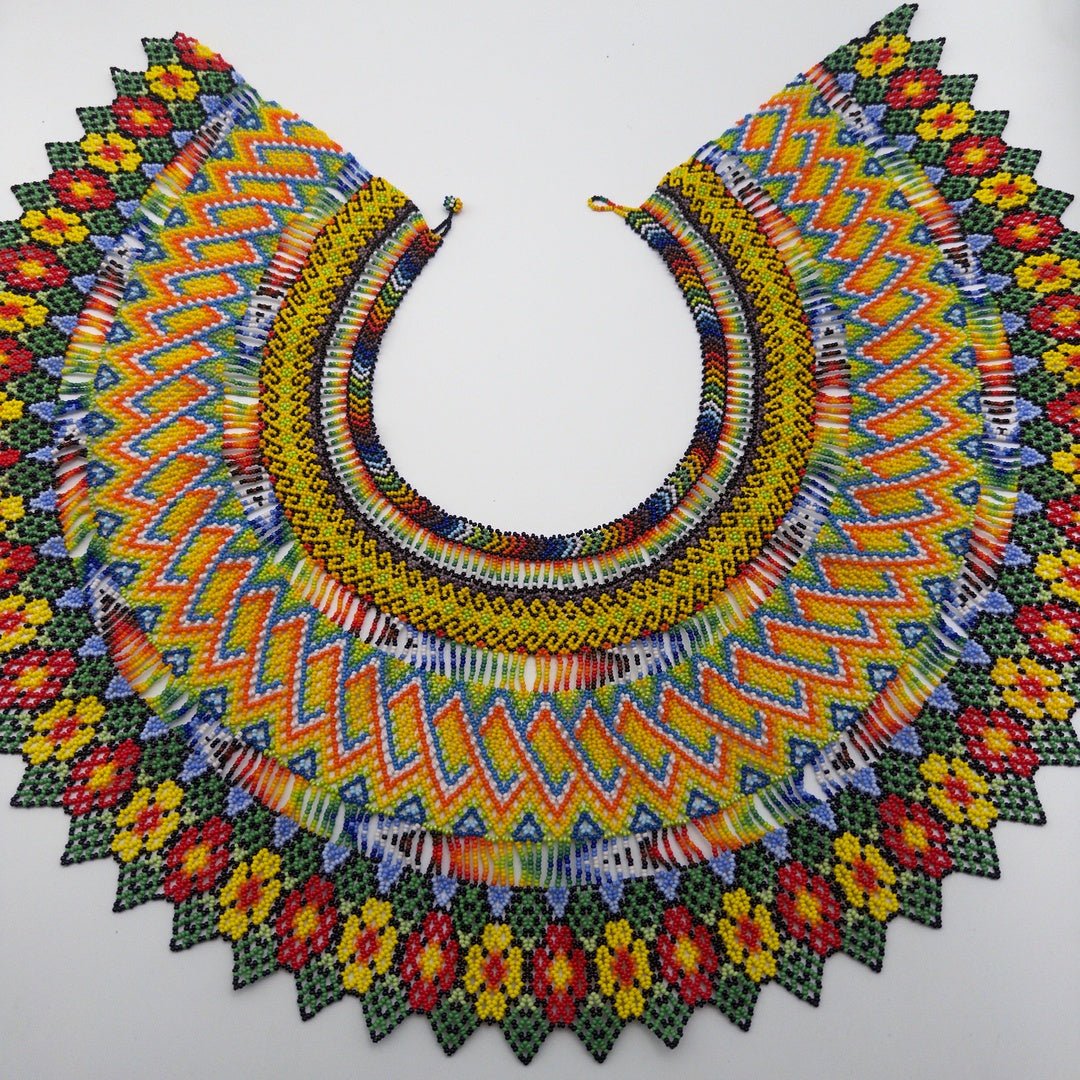 Collar Huichol Chaquira Multicolor Radiante - Arte Huichol Wixárika - Vista 2